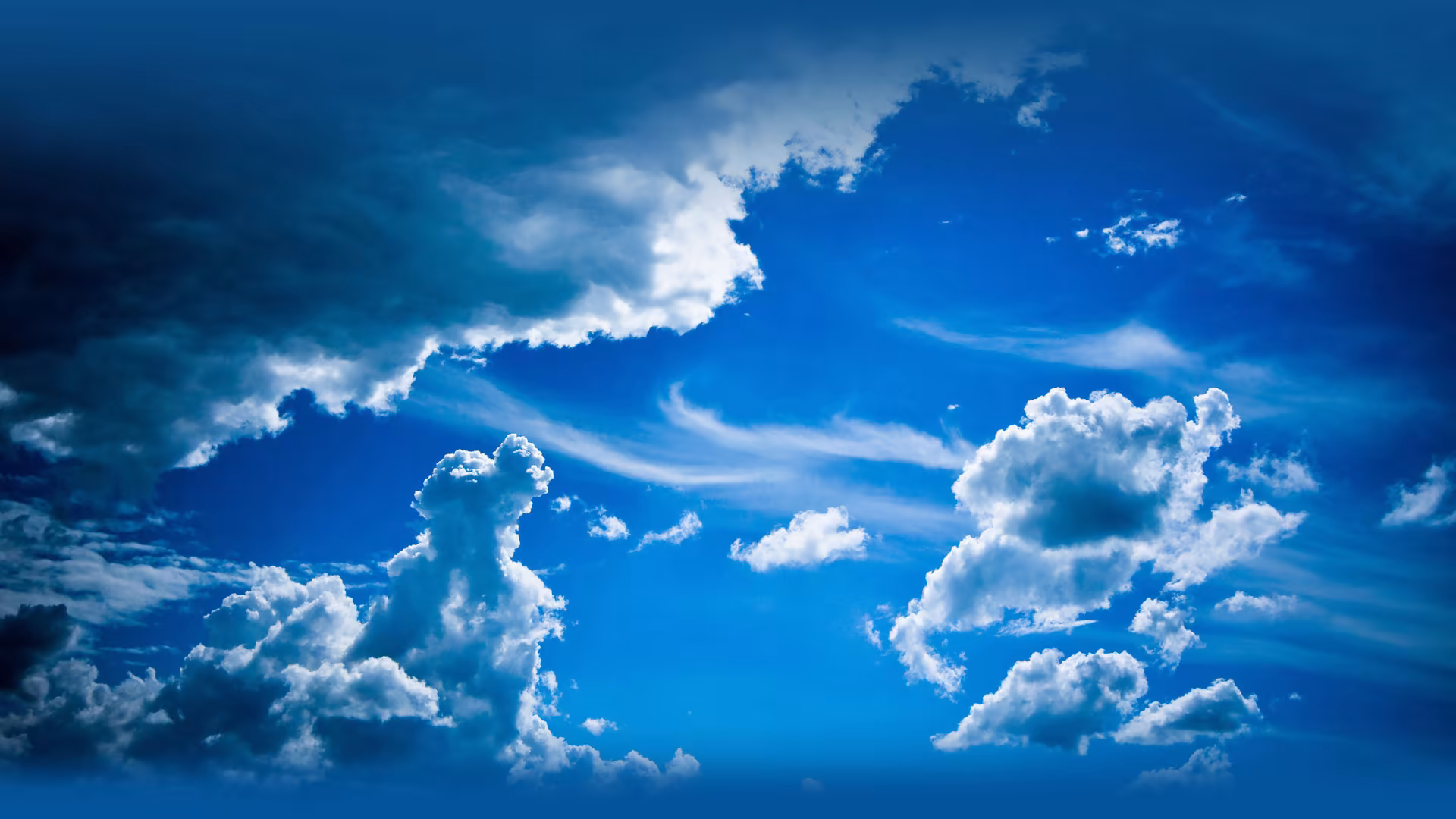 Cielo azul con nubes, símbolo de oxígeno puro